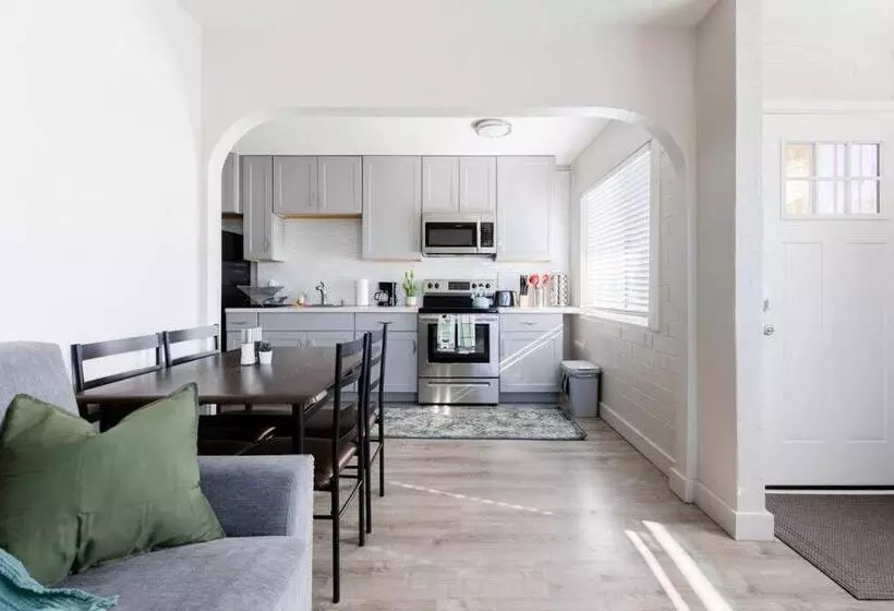 Dog Friendly Walk To Downtown Gilbert King Bed Yard With Fire Pit