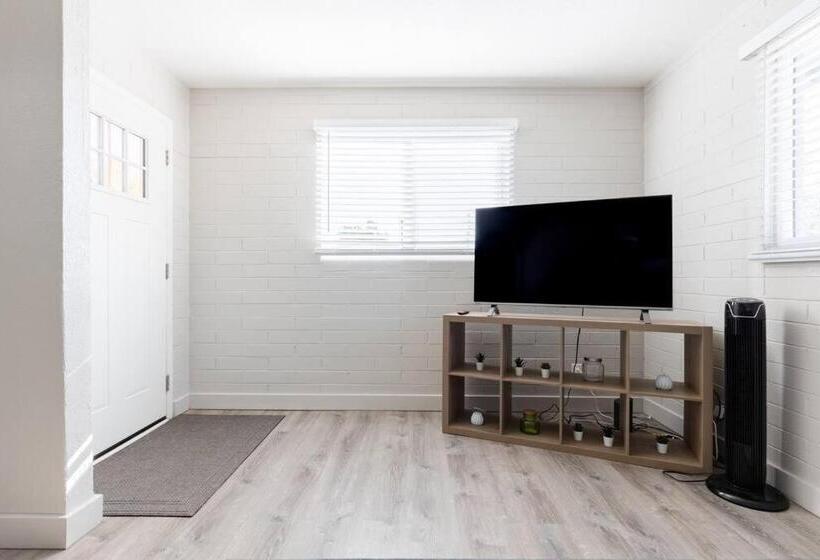 Dog Friendly Walk To Downtown Gilbert King Bed Yard With Fire Pit