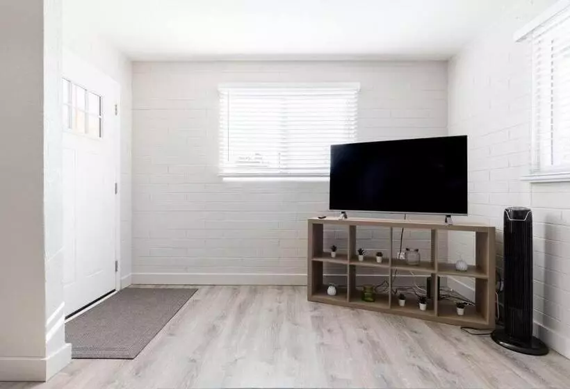 Dog Friendly Walk To Downtown Gilbert King Bed Yard With Fire Pit