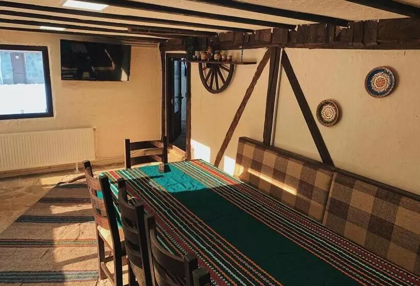 Majatalo карамановите къщи