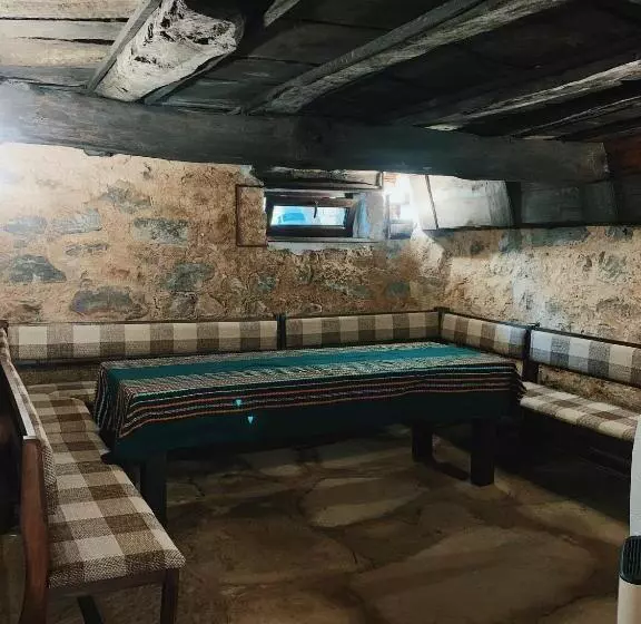 Majatalo карамановите къщи