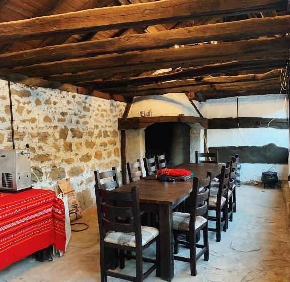 Пансион карамановите къщи