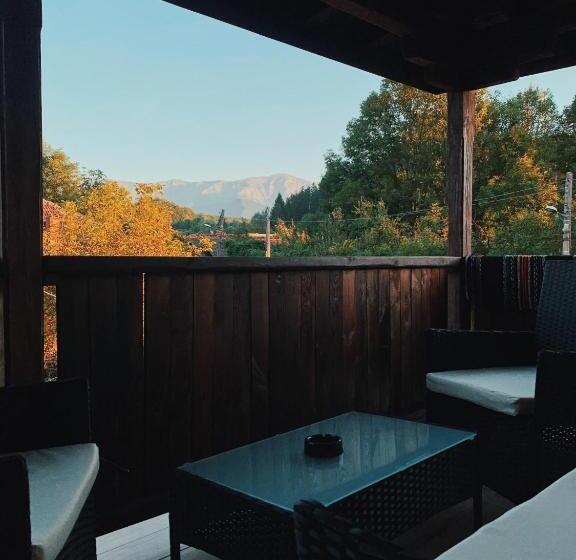 Пансион карамановите къщи