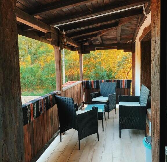 Пансион карамановите къщи