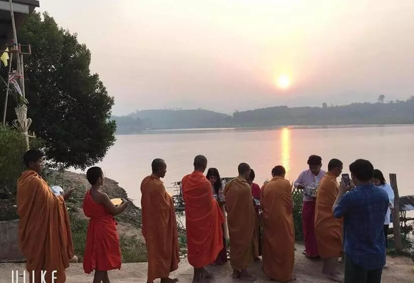 Majatalo Baan Dongsak River View