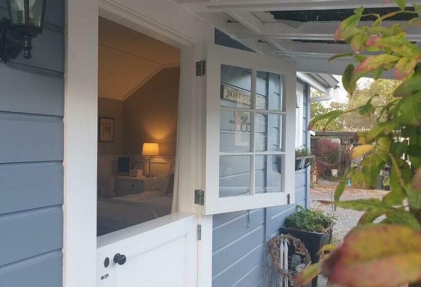 Pensjonat Cabins On Tudor Bed & Breakfast