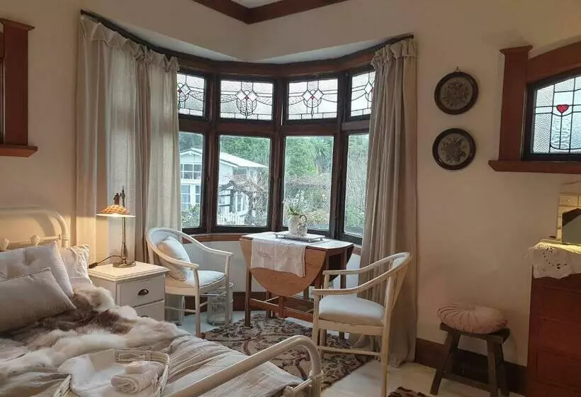 ペンション Cabins On Tudor Bed & Breakfast
