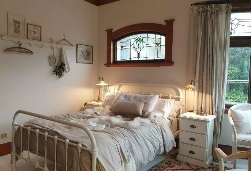 ペンション Cabins On Tudor Bed & Breakfast
