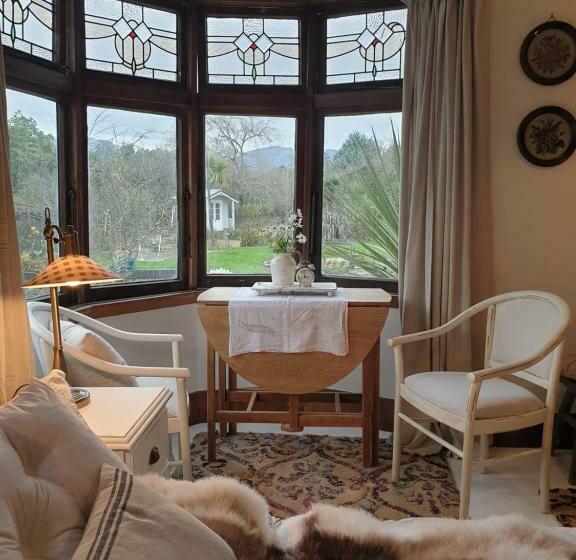 Pensjonat Cabins On Tudor Bed & Breakfast