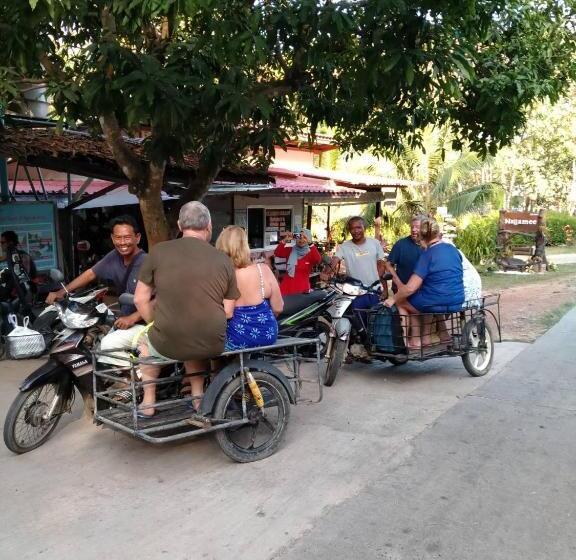 פנסיון Najjamee Bungalows