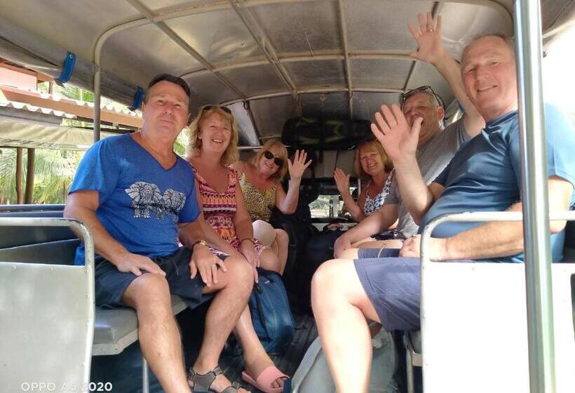 פנסיון Najjamee Bungalows