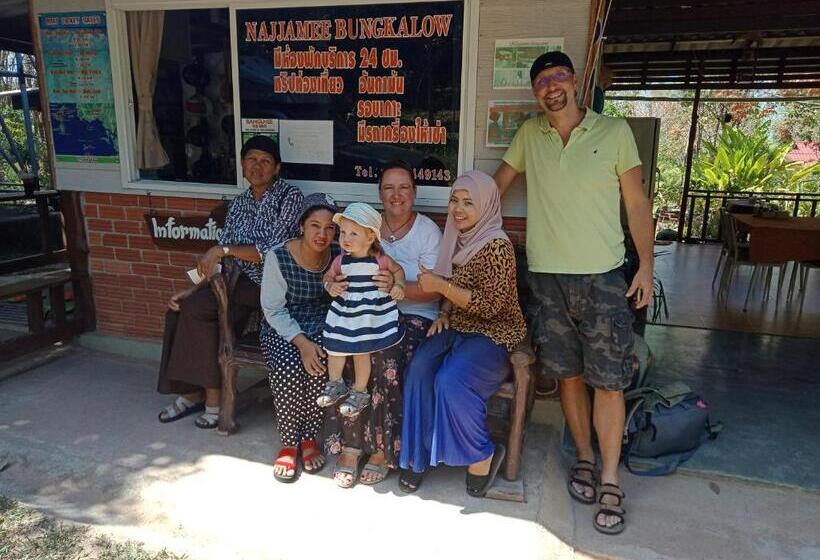 פנסיון Najjamee Bungalows