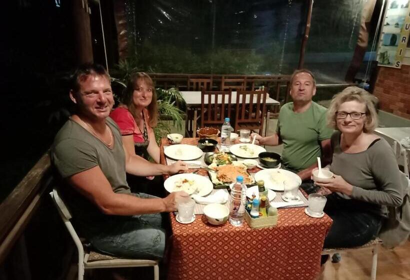 פנסיון Najjamee Bungalows