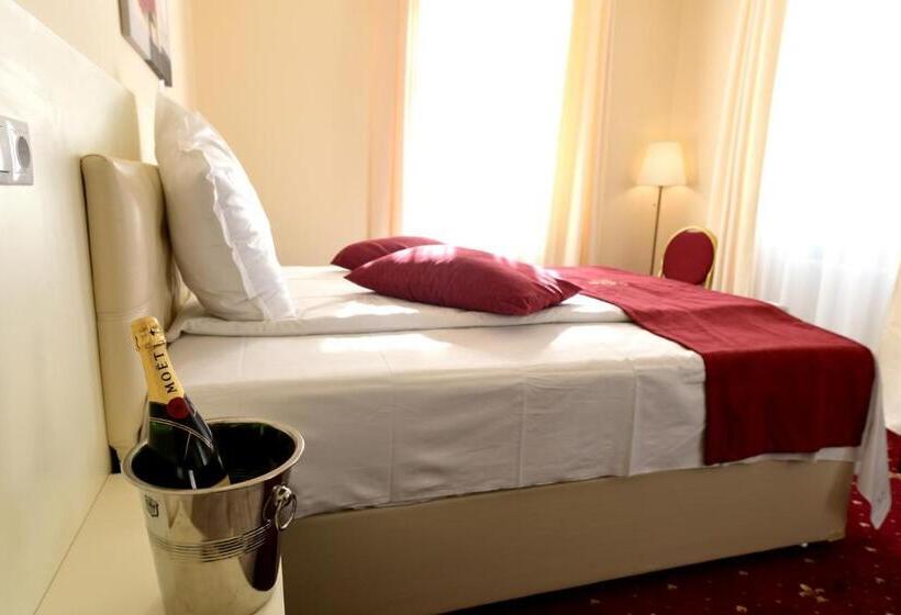 پانسیون Top Royal Central Brasov