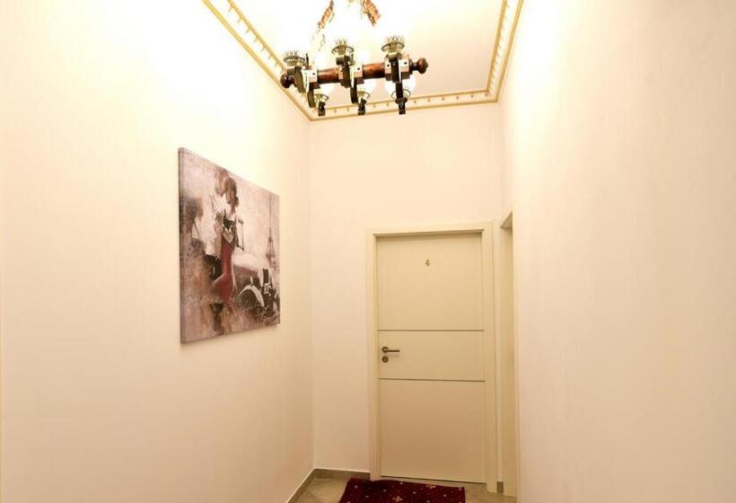 پانسیون Top Royal Central Brasov