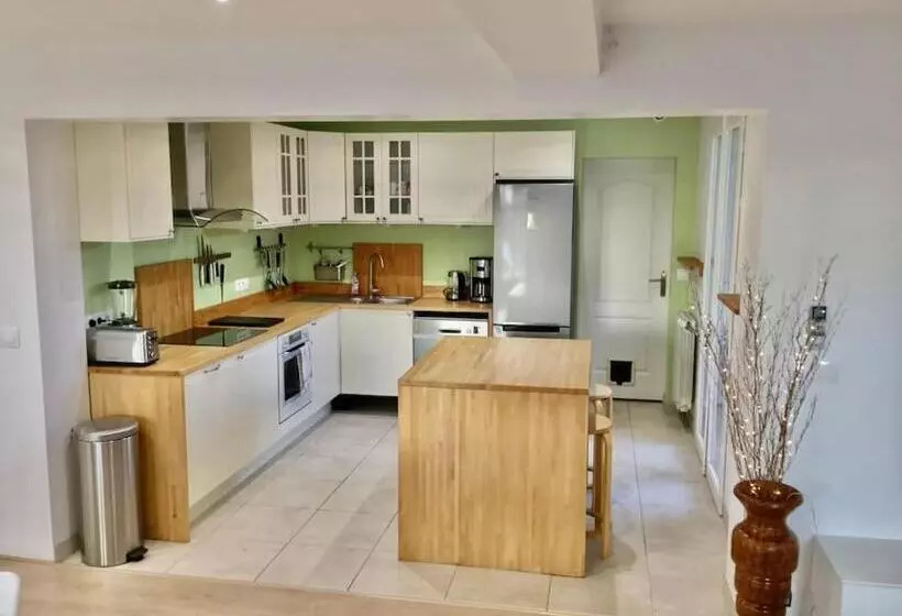 Superbe Villa 11 Places à 400 M De La Plage