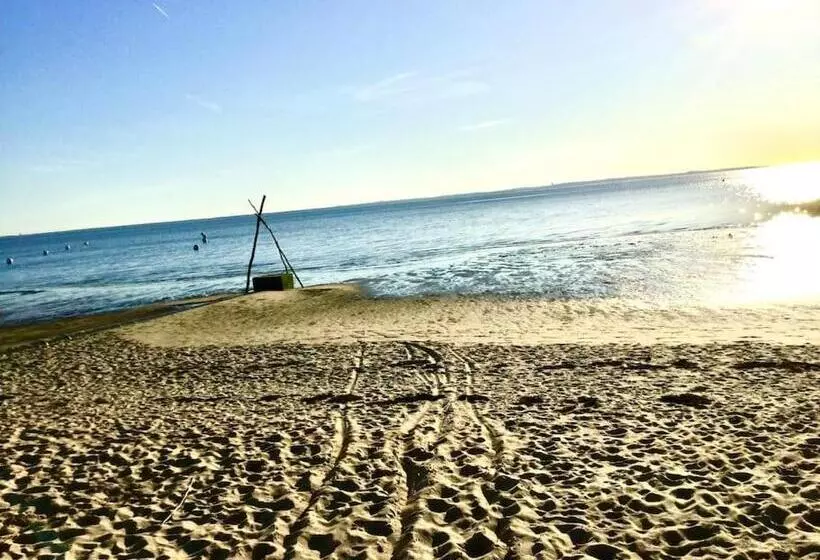 Superbe Villa 11 Places à 400 M De La Plage