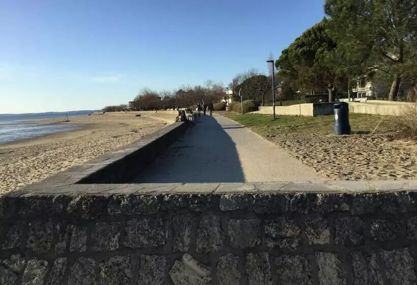 Superbe Villa 11 Places à 400 M De La Plage