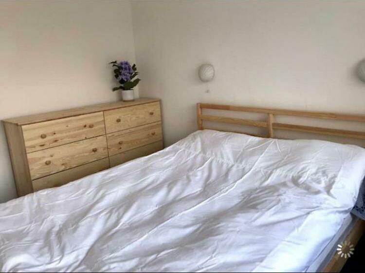 Great Price, Lovely Comfy Flat.2 Mins From The Sea