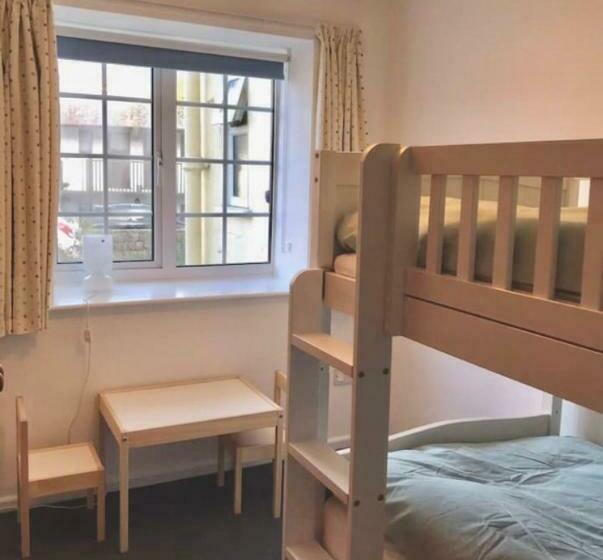 Great Price, Lovely Comfy Flat.2 Mins From The Sea