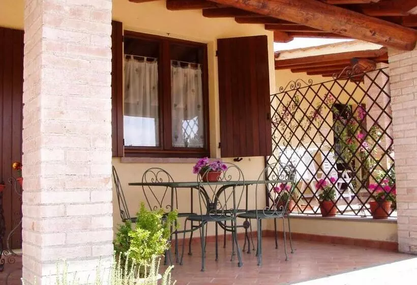 Hotelli Agriturismo Casale Del Contadino