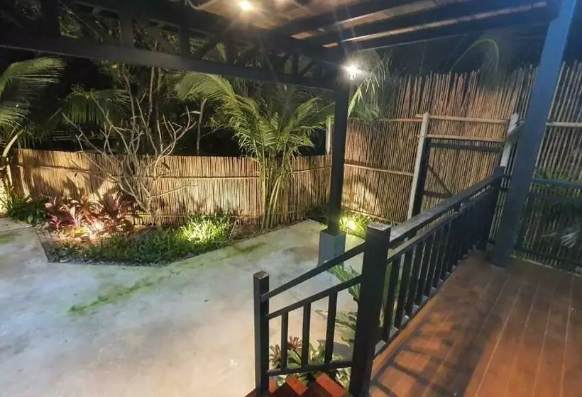 ペンション บ้านสวนในฝัน ตลาดน้ำท่าคา