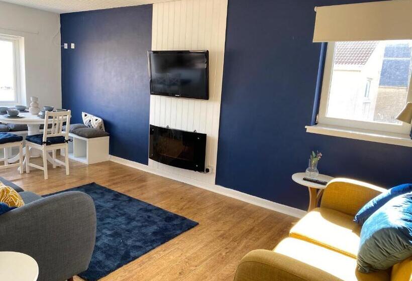 Ugly Duckling, License Number Fi 00863 P