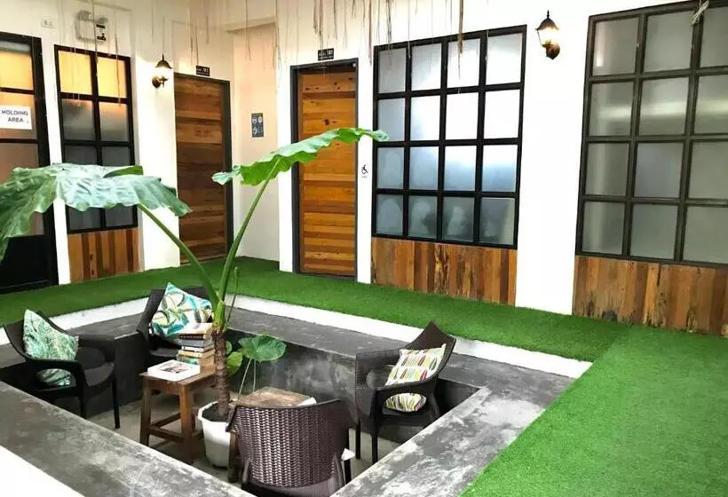 Avisala Hostel Coron