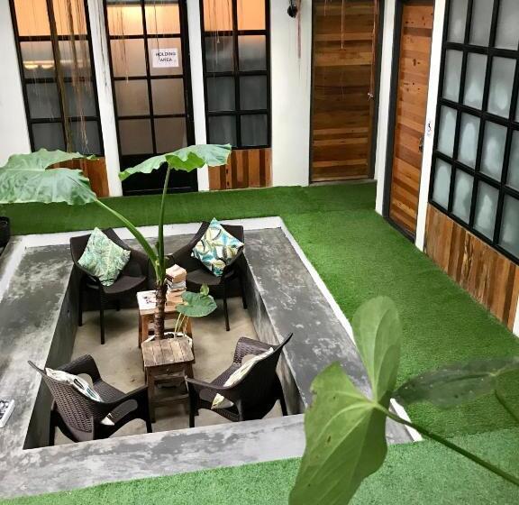 Avisala Hostel Coron