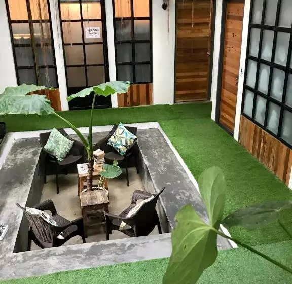 Avisala Hostel Coron