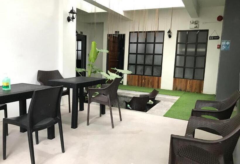 Avisala Hostel Coron