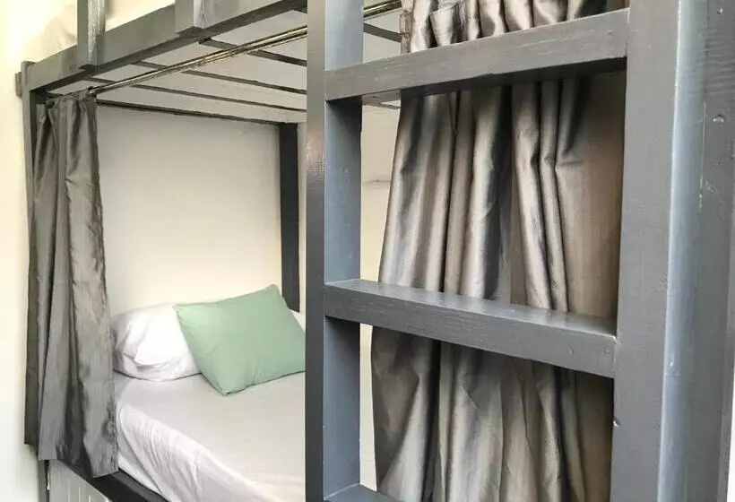 Avisala Hostel Coron