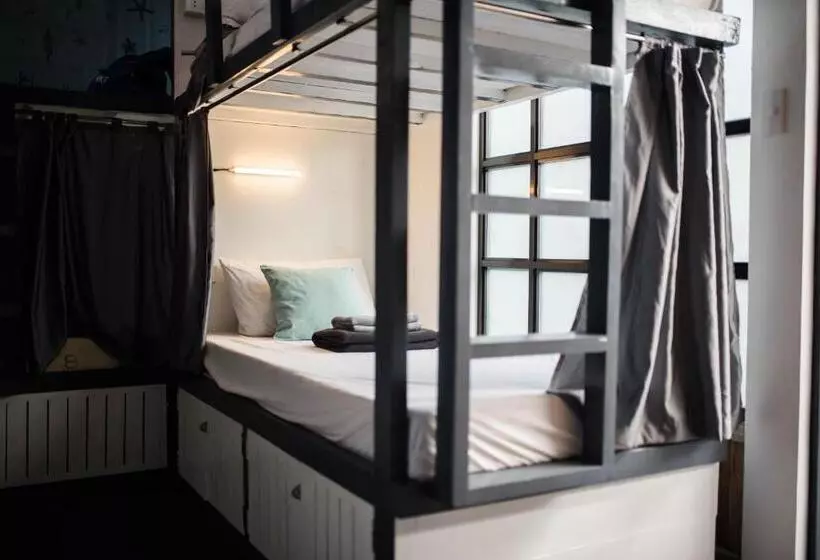 Avisala Hostel Coron