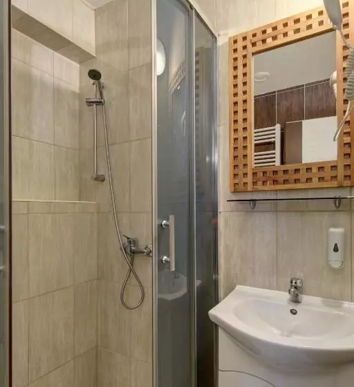 Aamiaismajoitus (B&B) Familia Panzió & Apartmanház Győr