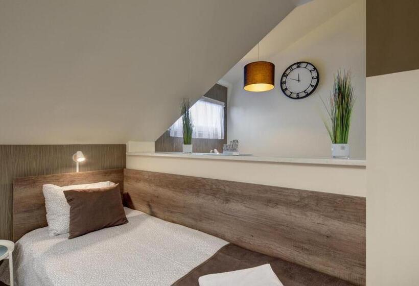 צימר Familia Panzió & Apartmanház Győr