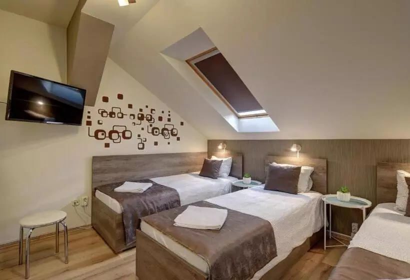 Aamiaismajoitus (B&B) Familia Panzió & Apartmanház Győr