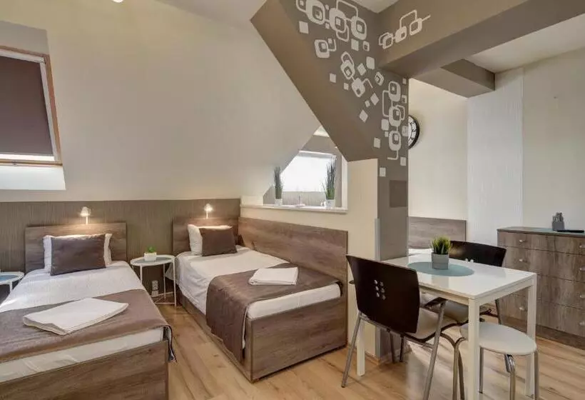 Aamiaismajoitus (B&B) Familia Panzió & Apartmanház Győr