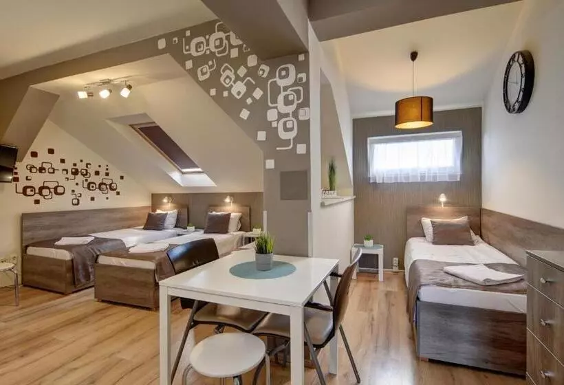 Aamiaismajoitus (B&B) Familia Panzió & Apartmanház Győr