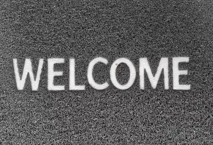 Aamiaismajoitus (B&B) Familia Panzió & Apartmanház Győr