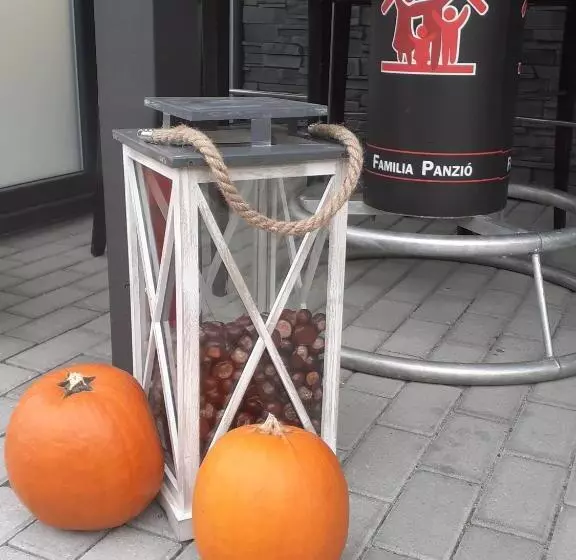 Aamiaismajoitus (B&B) Familia Panzió & Apartmanház Győr