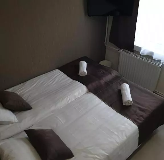 Aamiaismajoitus (B&B) Familia Panzió & Apartmanház Győr