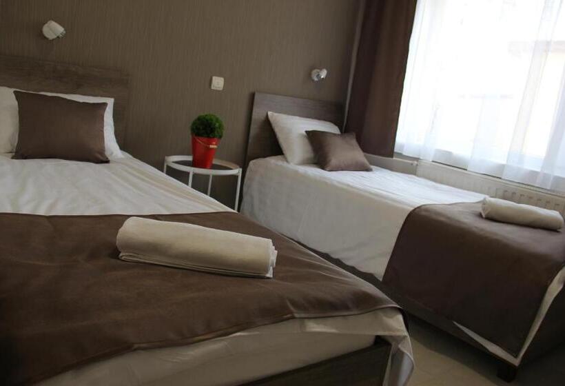 צימר Familia Panzió & Apartmanház Győr