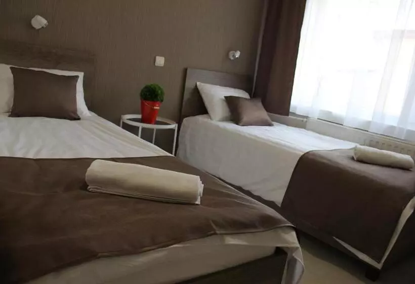 Aamiaismajoitus (B&B) Familia Panzió & Apartmanház Győr