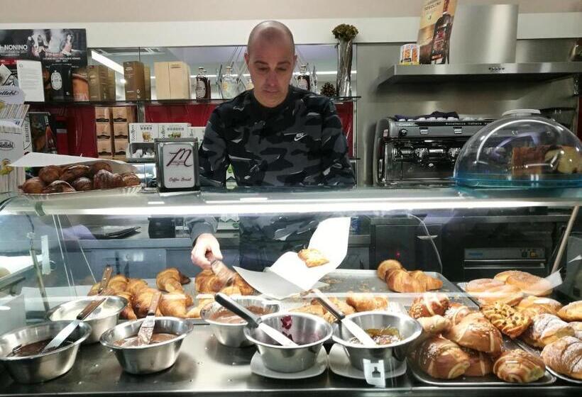 تختخواب و صبحانه Same As Home