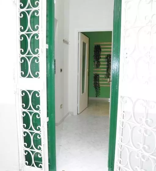 تختخواب و صبحانه Same As Home