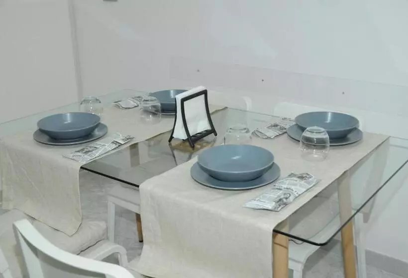 تختخواب و صبحانه Same As Home