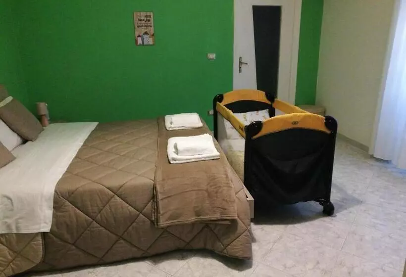 تختخواب و صبحانه Same As Home