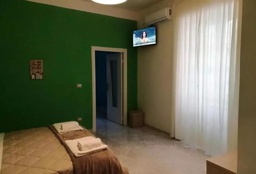 تختخواب و صبحانه Same As Home