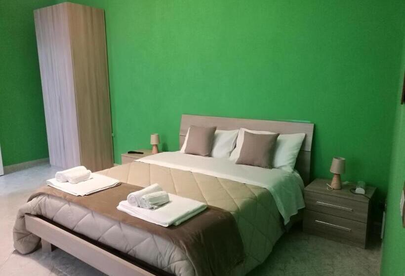 تختخواب و صبحانه Same As Home