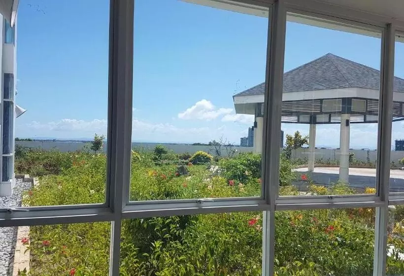 Mactan Newtown Condo With Garden And Ocean View 8newtown Blvd
